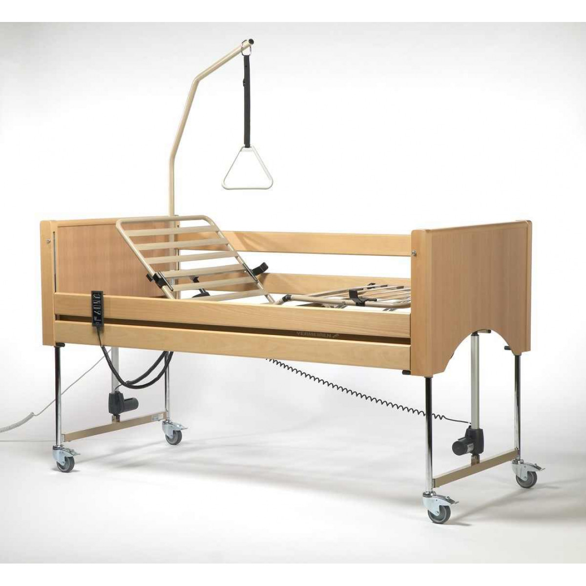 Подъемные кровати для лежачих. Кровать Luna Vermeiren с электроприводом. Кровать медицинская Vermeiren Luna. Кровать функциональная с механическим приводом f8 novokom 210*90*90. Кровать медицинская Vermeiren Luna сложенная.